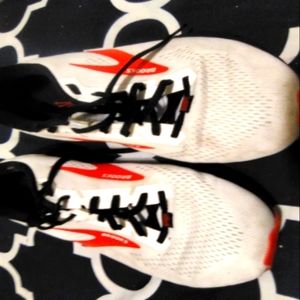 Brooks Launch 8 Size 8.5 Great amazing condition!!